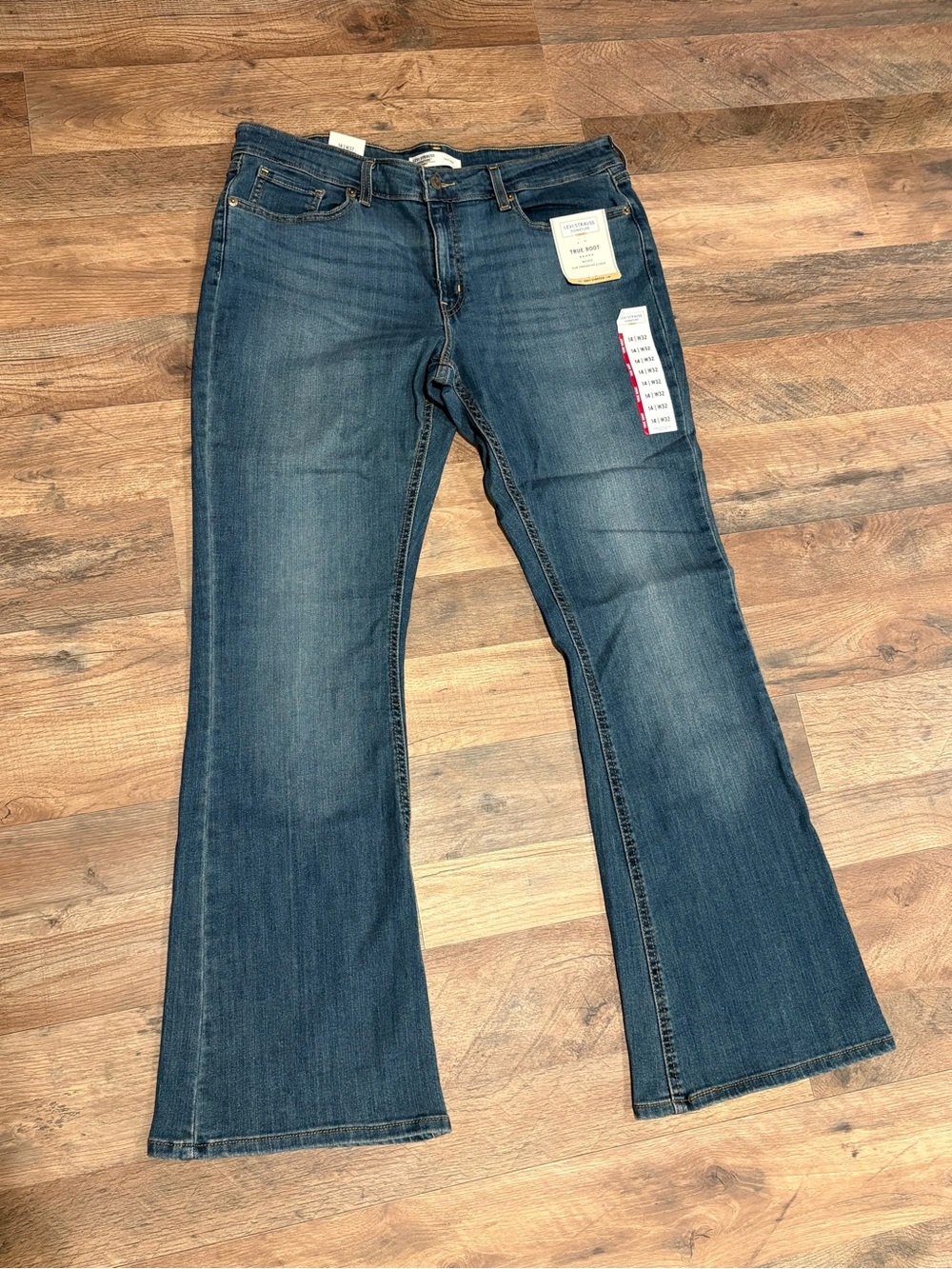 Levi Strauss Signature Gold Women's Mid-Rise True Bootcut Jeans size 14/W32